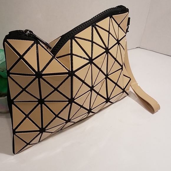 Ying Sai Hua Geometric Wrislet Nude - Picture 3 of 7